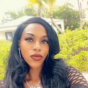 Meet your Posher, Debora